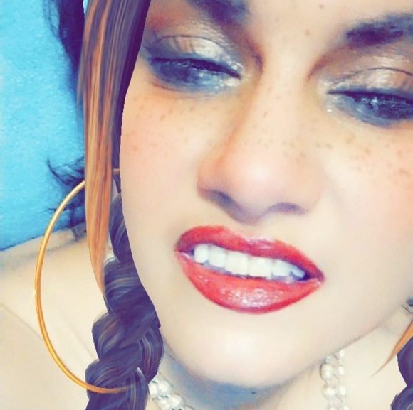 Meet your Posher, Tamara - Picture 1 of 1